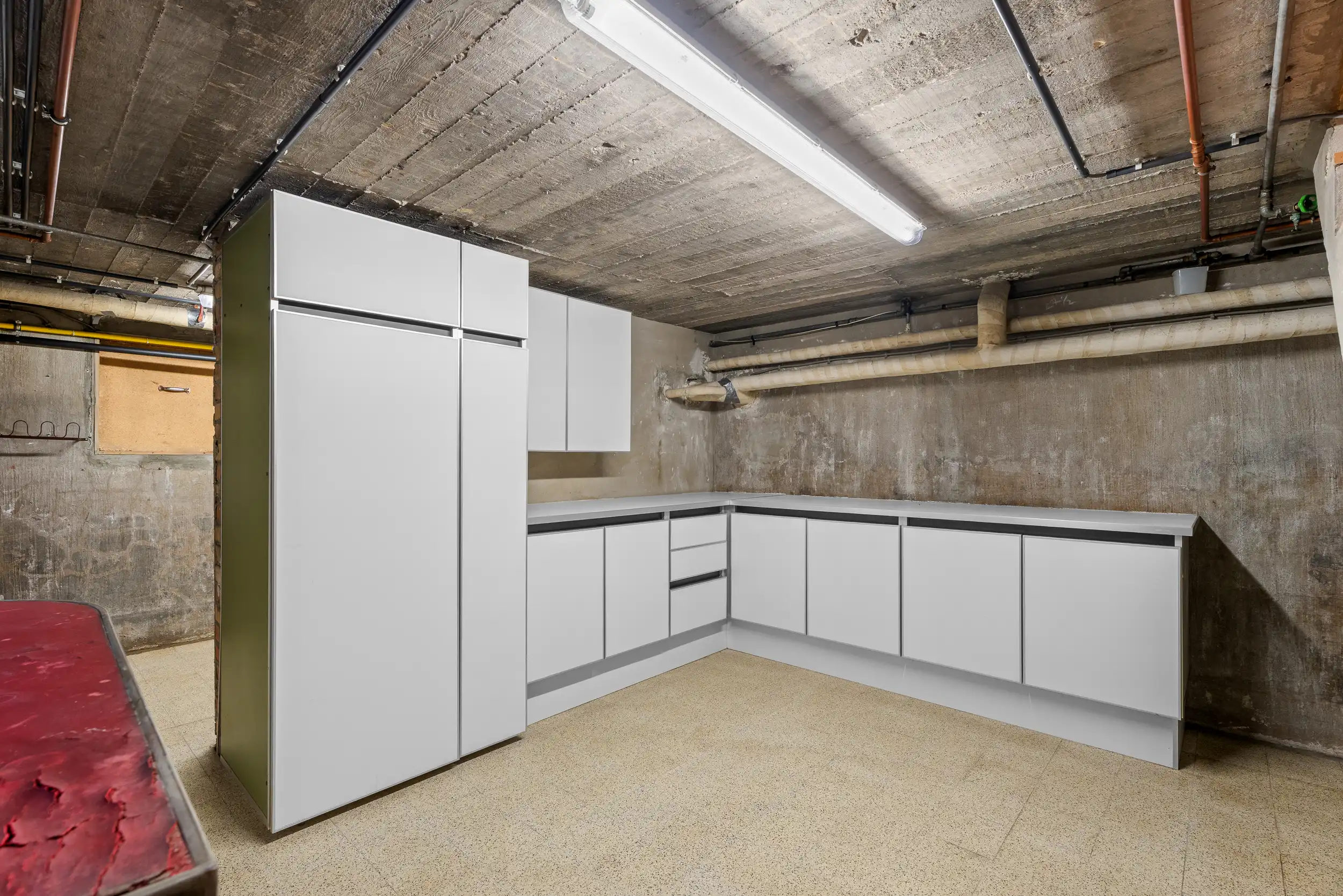 Ruime bungalow met magazijn op 1.101 m² grond foto 9