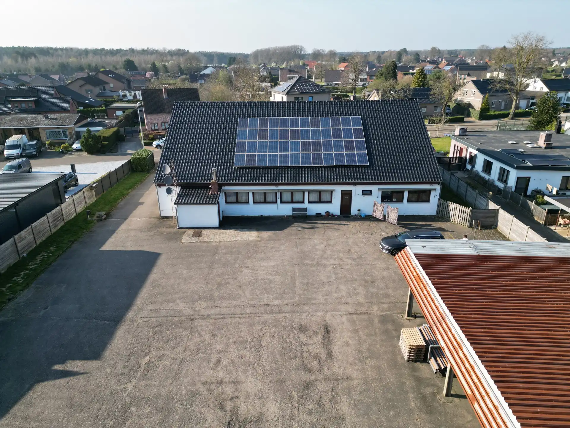 TE KOOP: RUIME WONING MET ACHTERLIGGENDE LOODS IN ZUTENDAAL foto 5