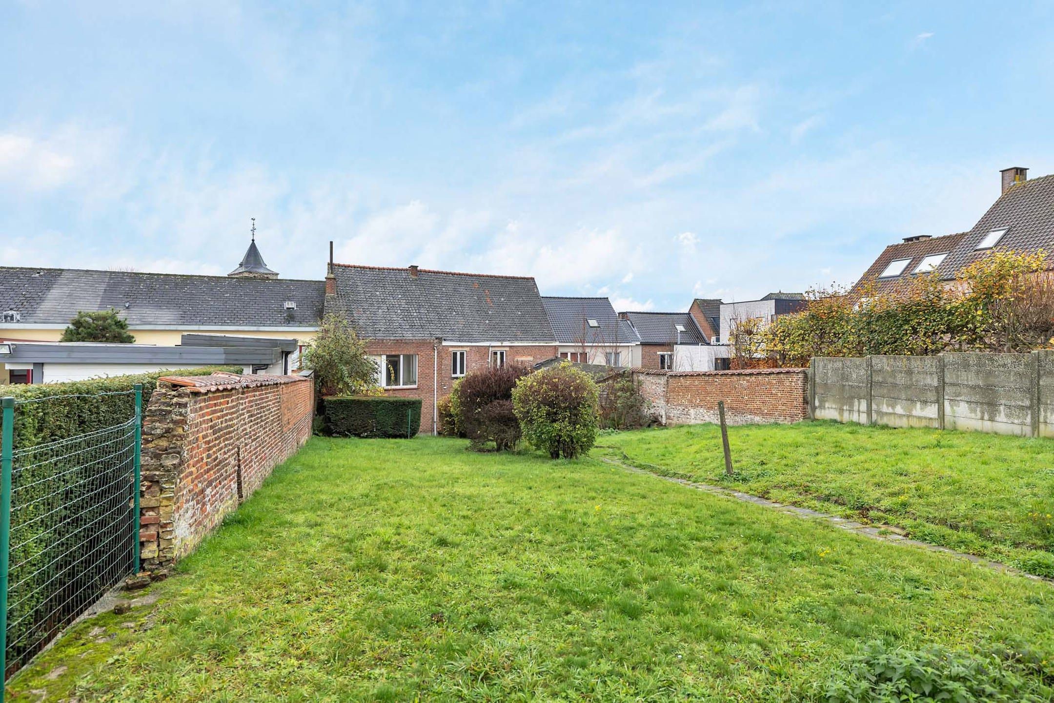 Ruime te renoveren woning op 12a 80ca gelegen in het centrum van Gooik foto 24