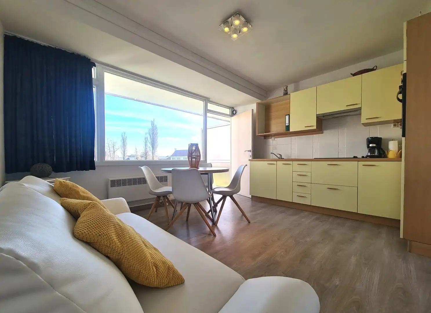 Verzorgd 1-slaapkamerappartement te koop in Vosseslag – De Haan. foto 2