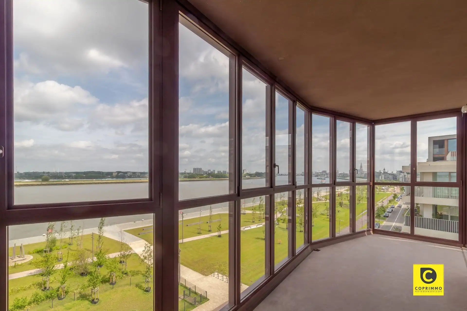 Nieuwbouw 1 slpk app met riante terrassen & Scheldezicht te Nieuw Zuid! foto 6