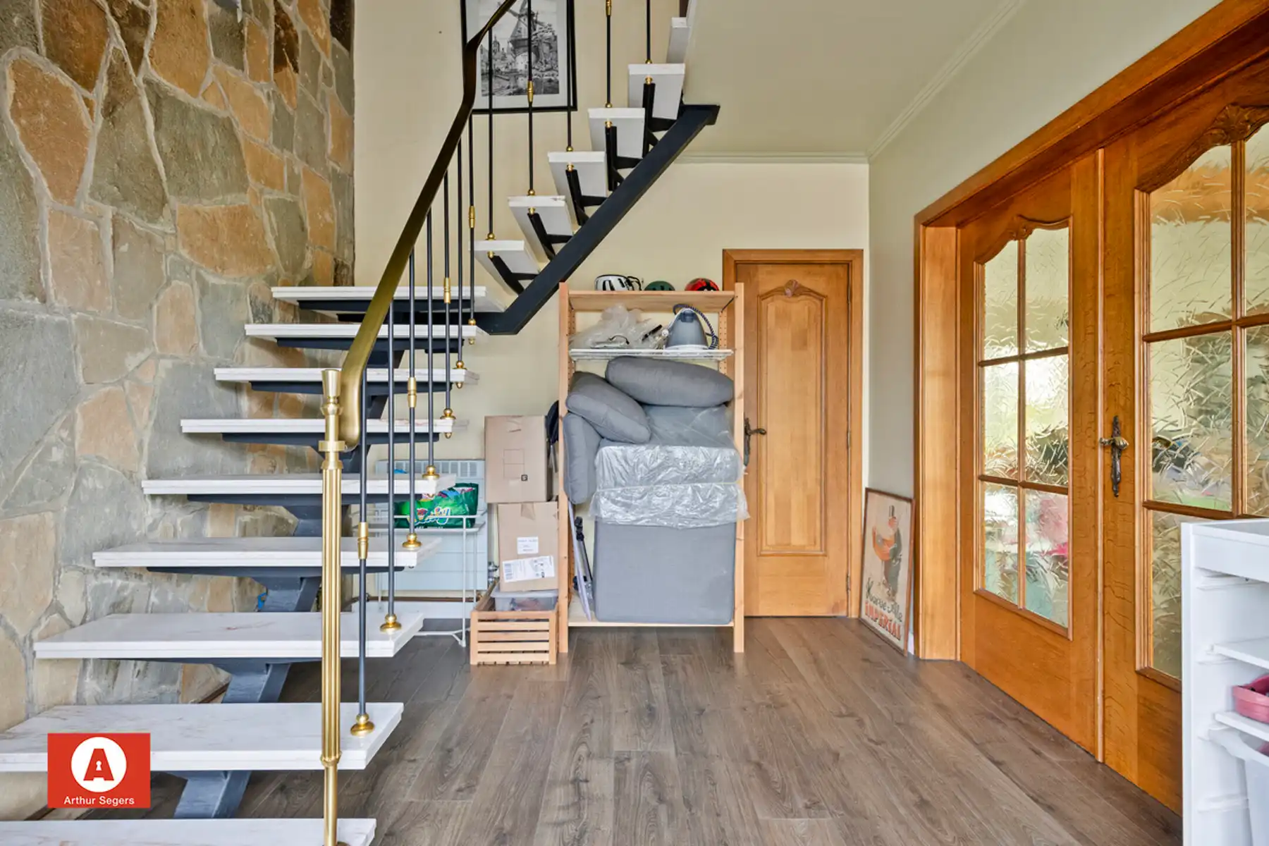 Halfopen woning in doodlopende, rustige straat foto 5