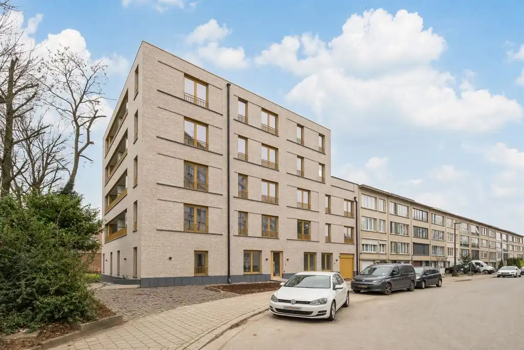 lichtrijk nieuwbouwappartement met terras foto 17