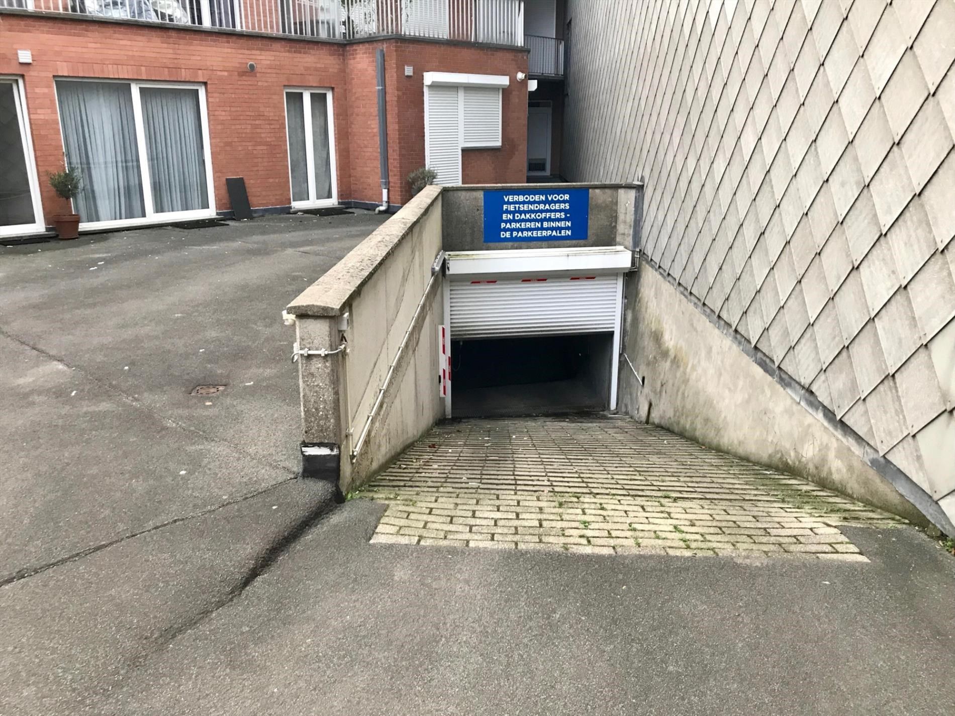 Gesloten garage - centrum Wenduine foto 2