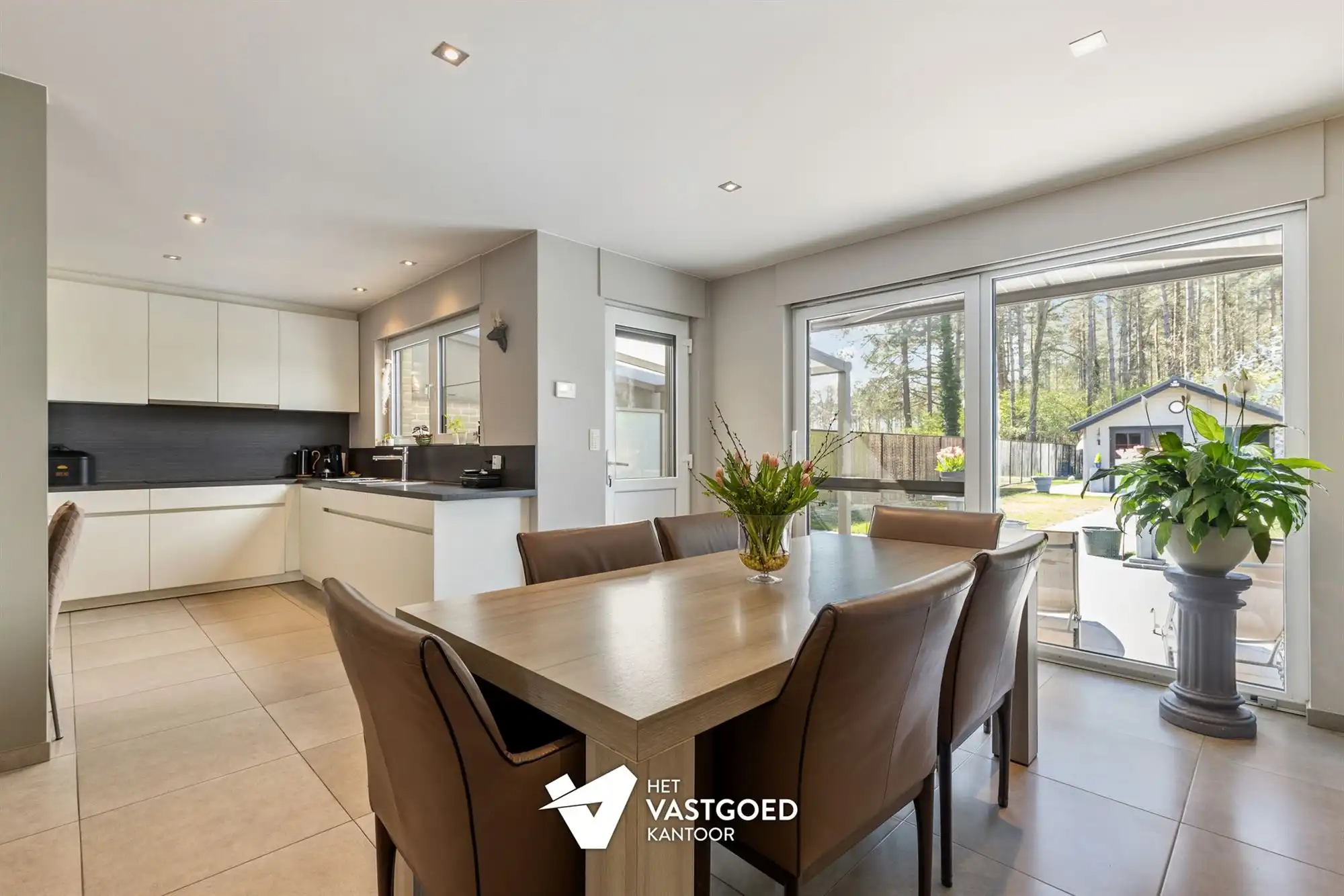 PERFECT ONDERHOUDEN GEZINSWONING MET 3 SLAAPKAMERS OP 7A27CA IN HET RUSTIGE KORSPEL foto 7