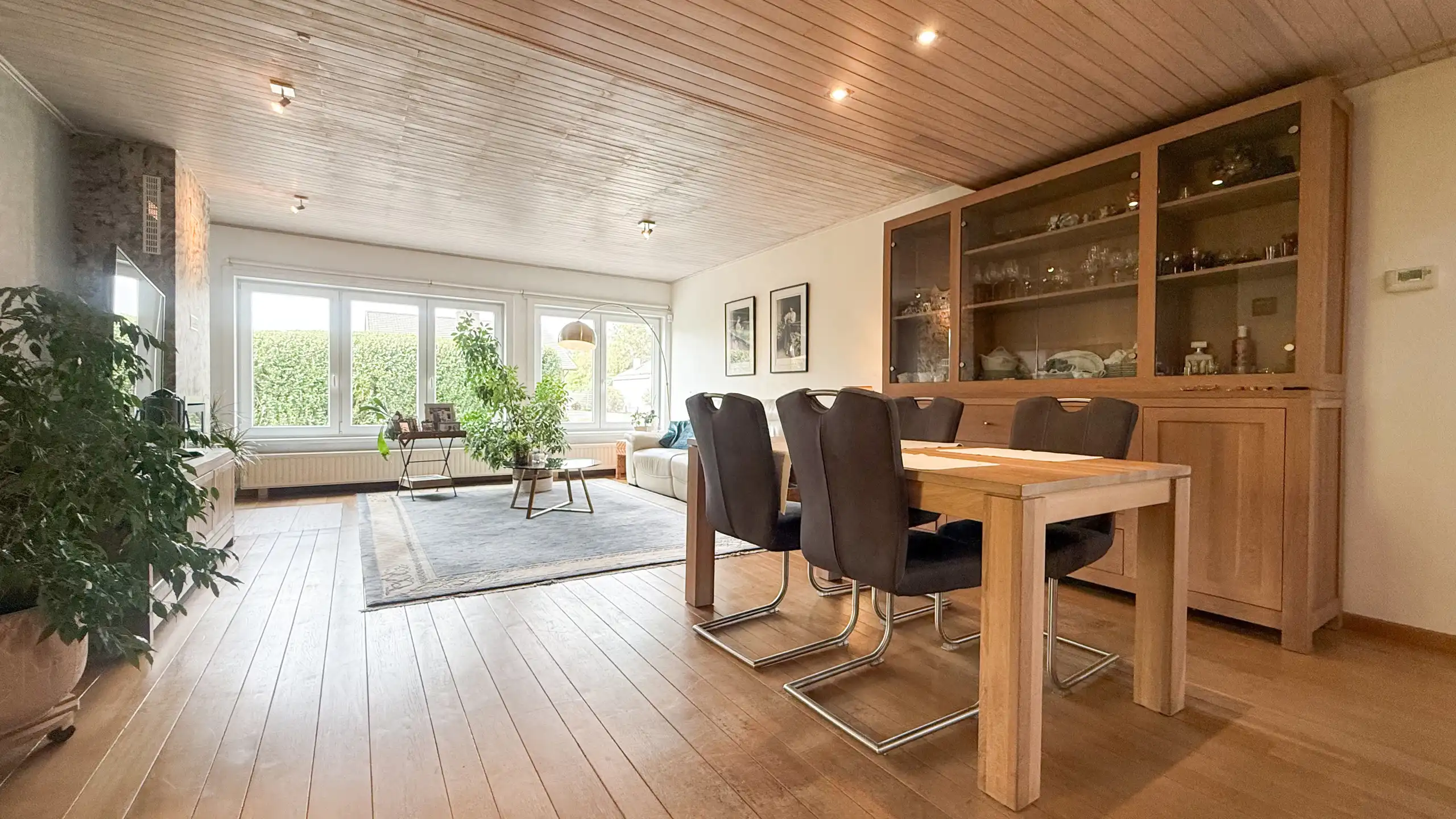 Ruime gezinswoning op 8 are met 5 slaapkamers op toplocatie! foto 6