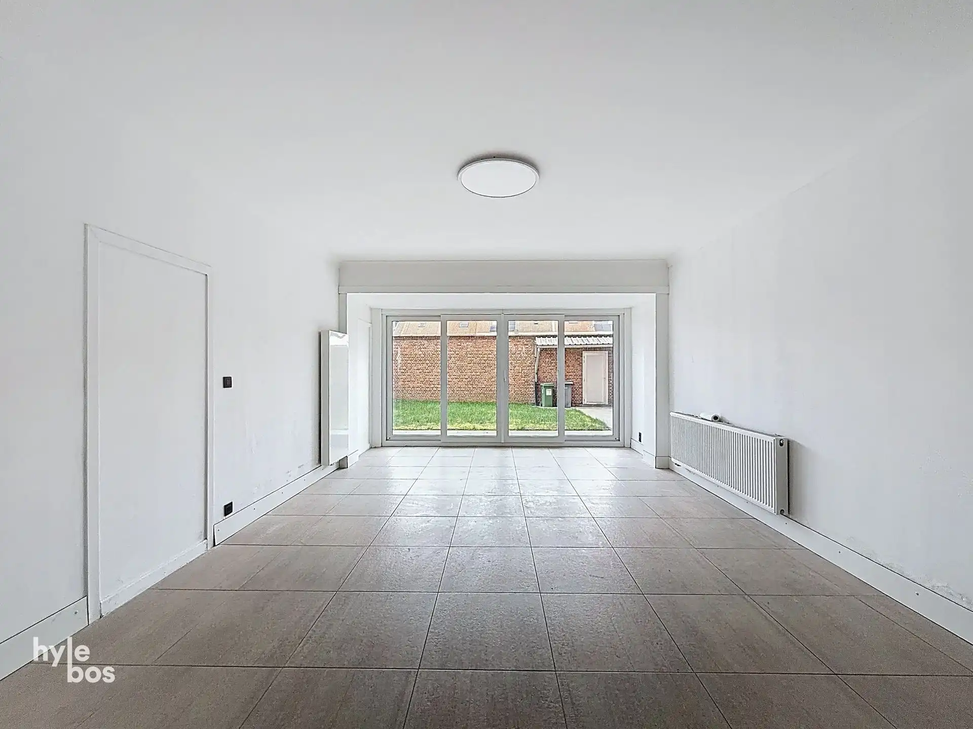 Uitzonderlijk groot gelijkvloers appartement met stadstuin en garage foto 4