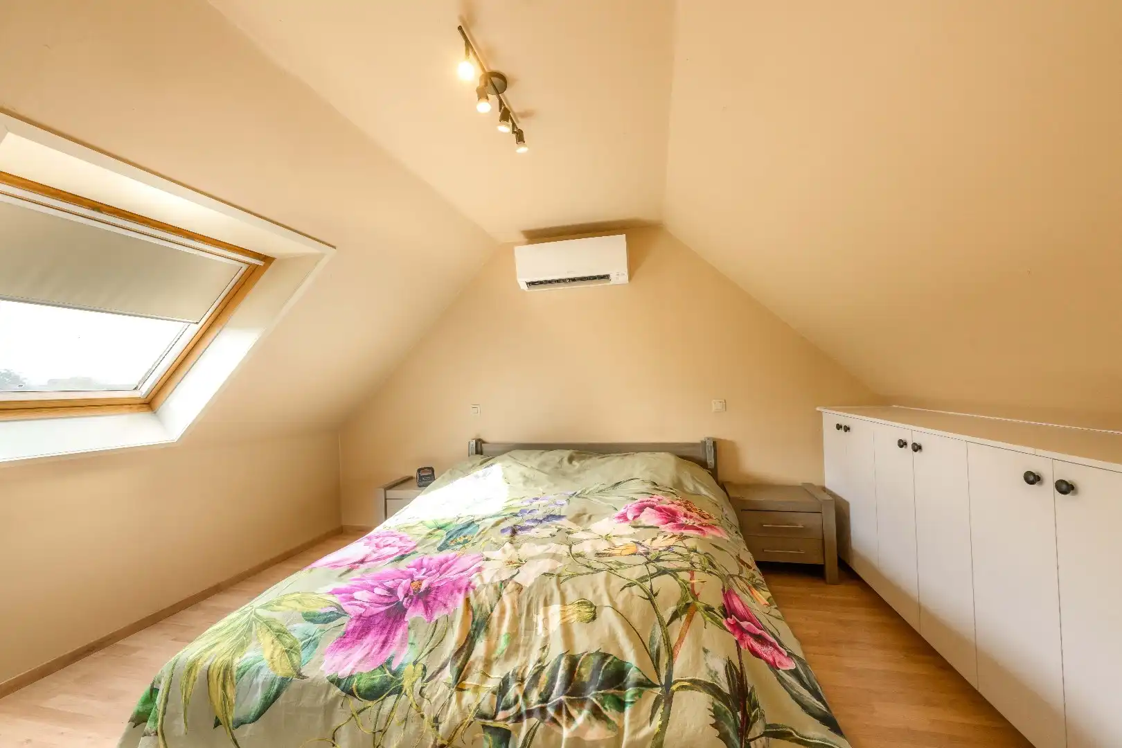 INSTAPKLAAR HANDELSHUIS (2009) OP GUNSTIGE LOCATIE!!!  foto 23