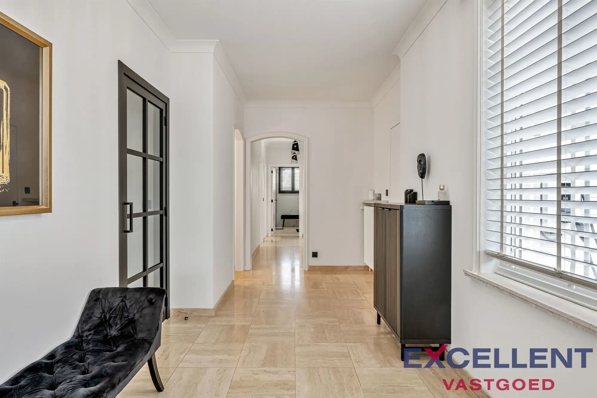 Modern gerenoveerde en riante villa met verzicht te koop foto 14
