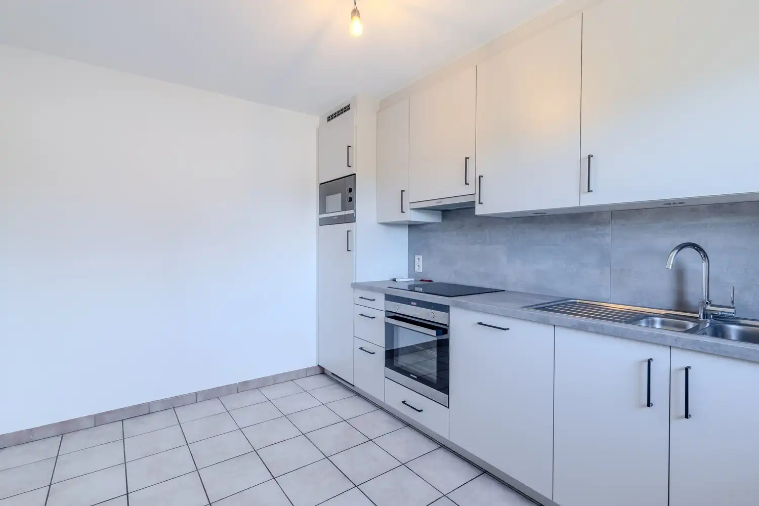 Instapklaar appartement met twee slaapkamers en ruime ondergrondse parking in Smeermaas, Lanaken. foto 15
