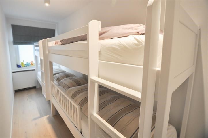Volledig gerenoveerd, lichtrijk appartement op wandelafstand van zee en het commercieel centrum. foto 11