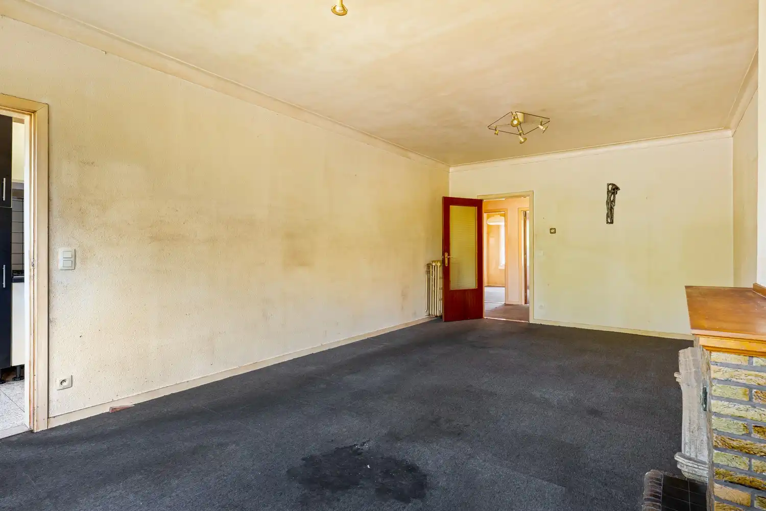 Te renoveren 2 slaapkamer appartement te Deurne foto 5