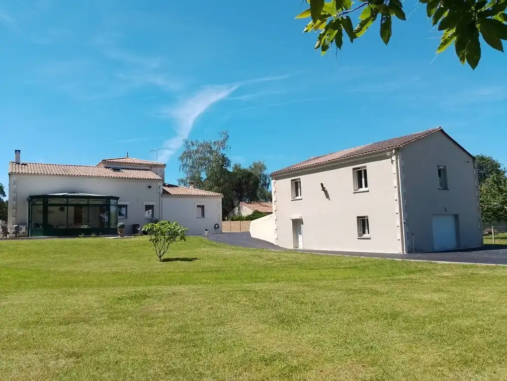 Unieke woning met karakter en een grote garage op uiterst rustige ligging in Mouthiers-sur-Boëme foto 20