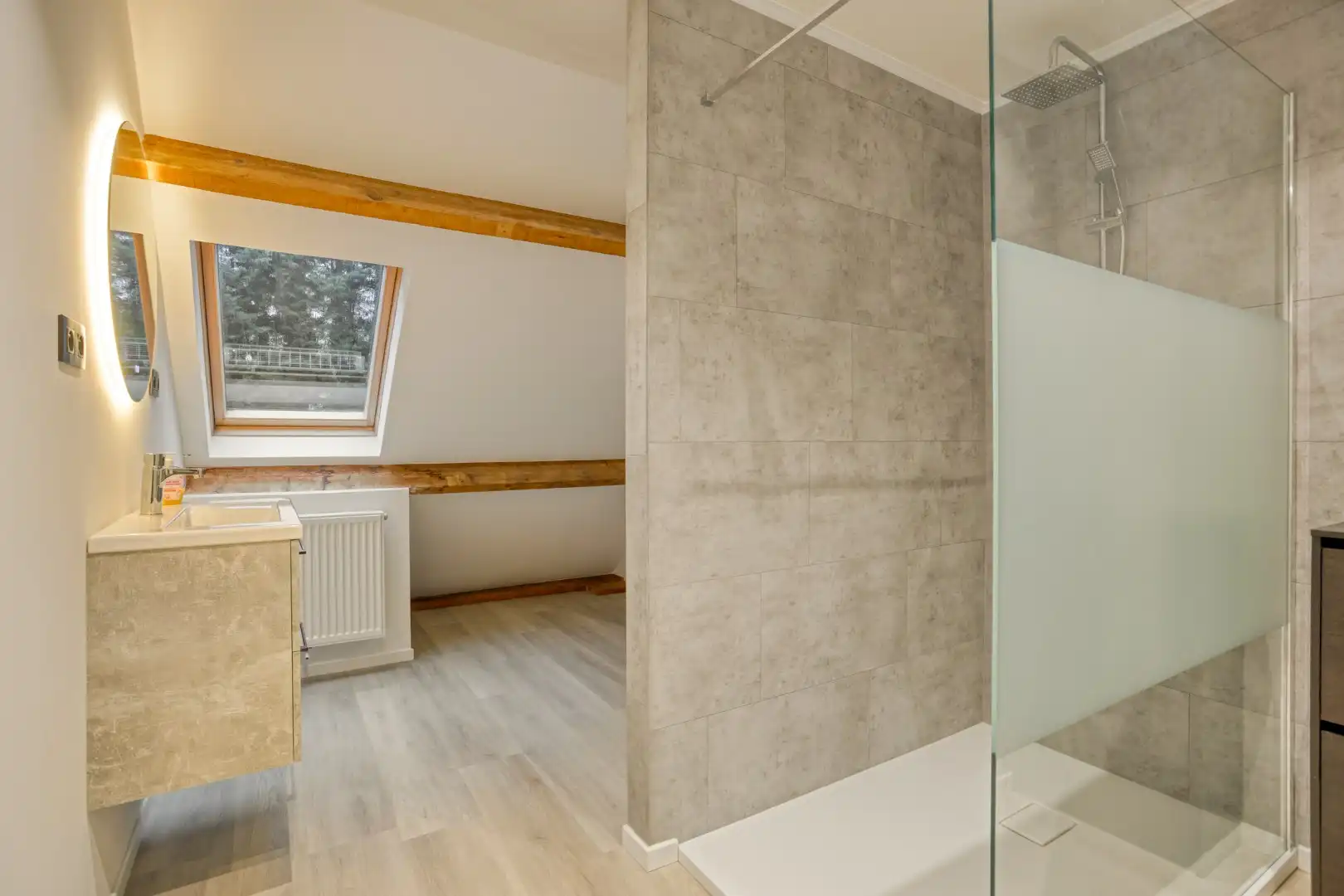 Gezellige, karakteristieke en energiezuinige woning met 4 SLPKS en 2 badkamers !  foto 23