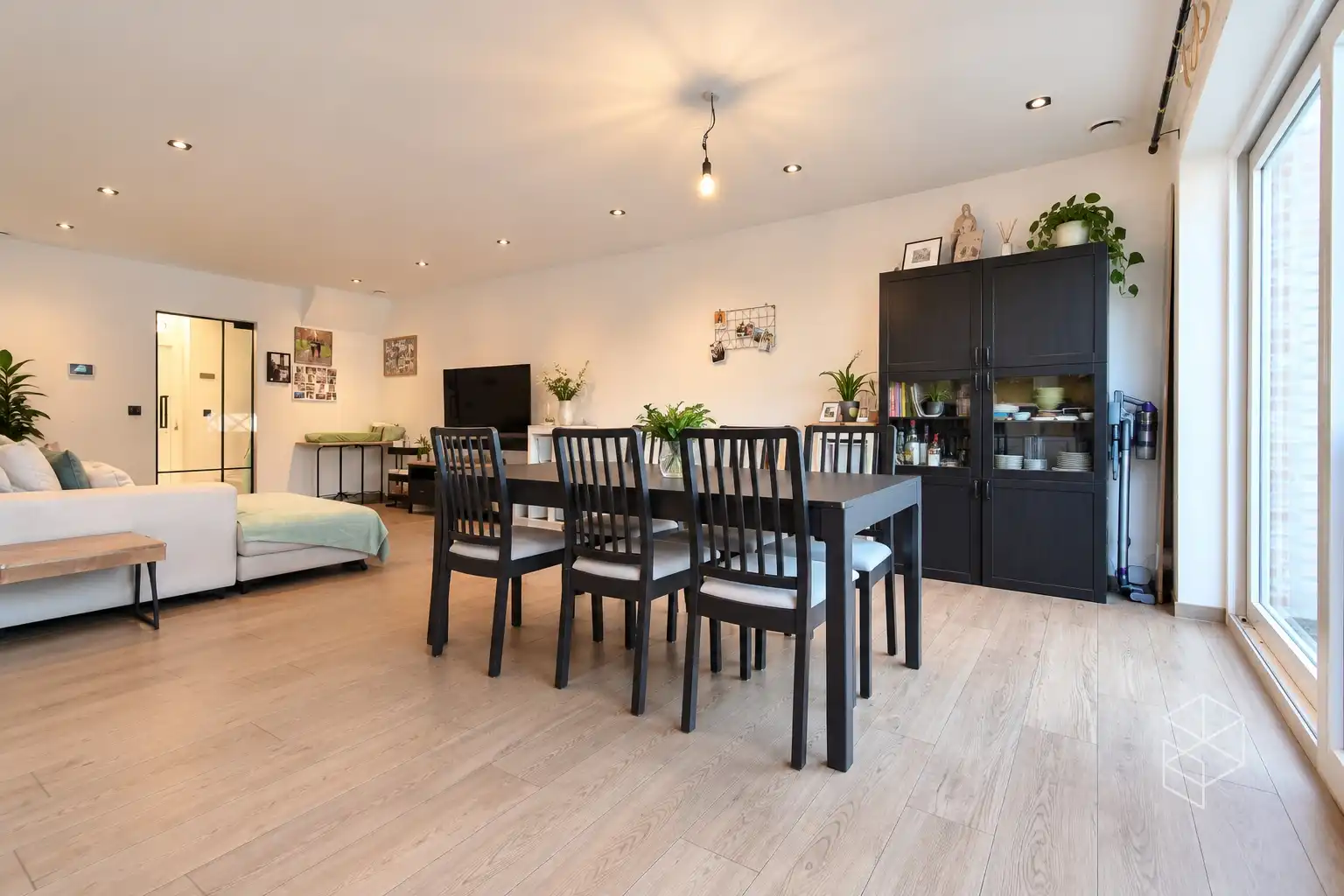 IN OPTIE - COMPROMIS IN OPMAAK | Recente (bj. 2024) royale woning &nbsp;met 4  slaapkamers en tuin op uiterst rustige locatie foto 3