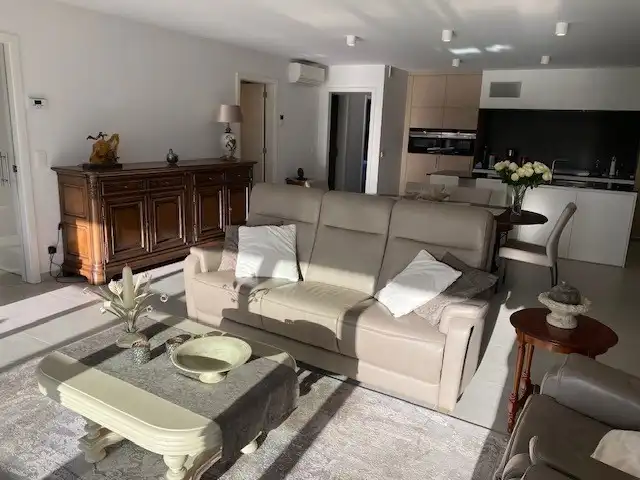 Ruim en instapklaar appartement met 3 slaapkamers, 2 terrassen en garage. foto 11