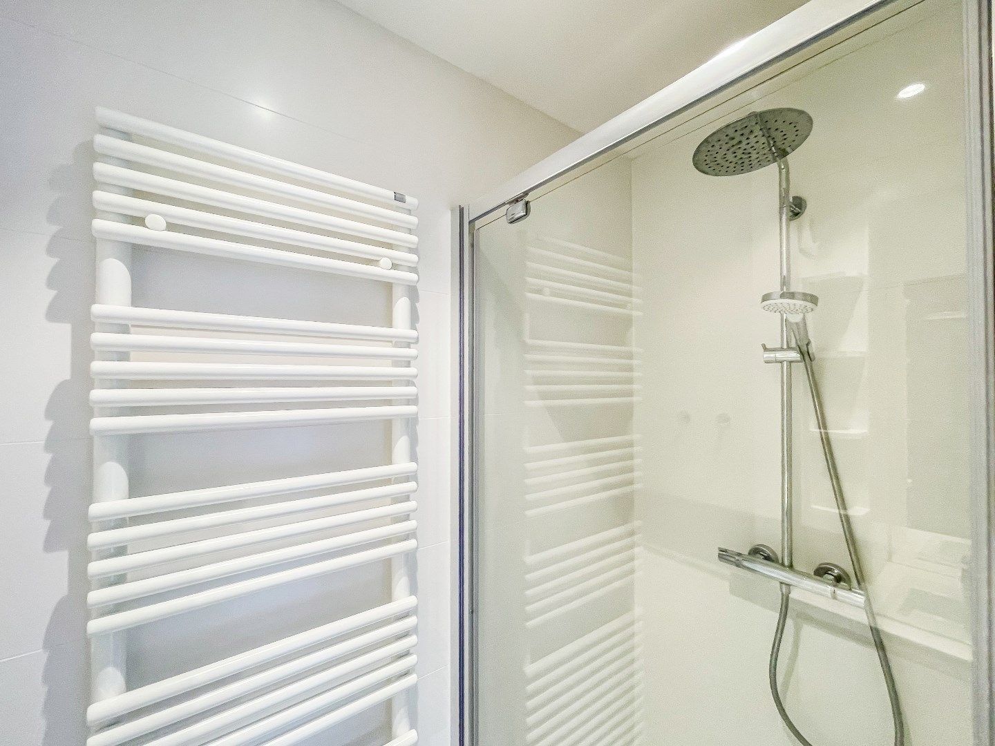 Verzorgd appartement met FRONTAAL ZEEZICHT, gelegen op de zeedijk vlakbij het Albertplein. foto 20