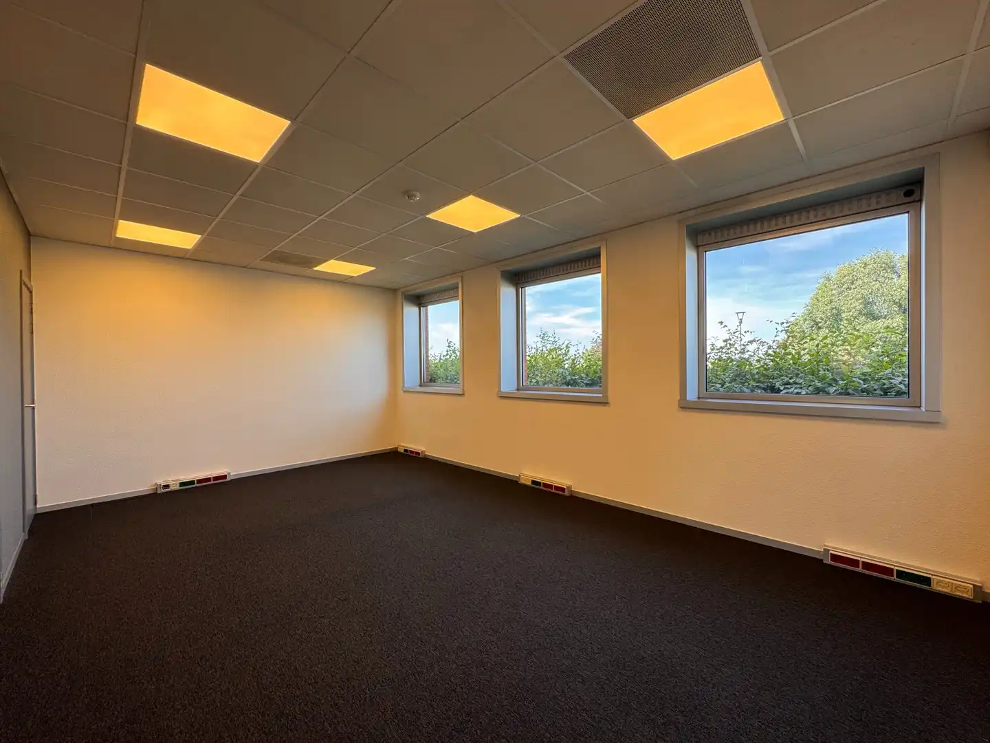 Instapklare kantoorruimte van 705 m² in Ieper foto 18