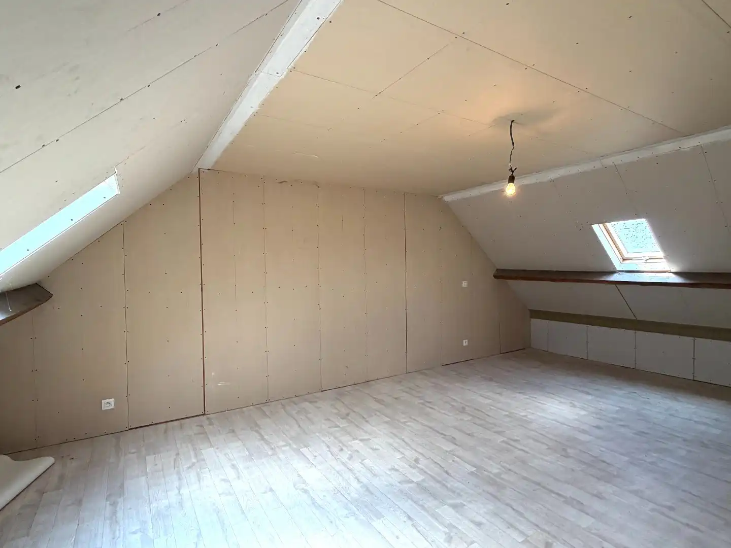 Gerenoveerde rijwoning met 2 slaapkamers! foto 19