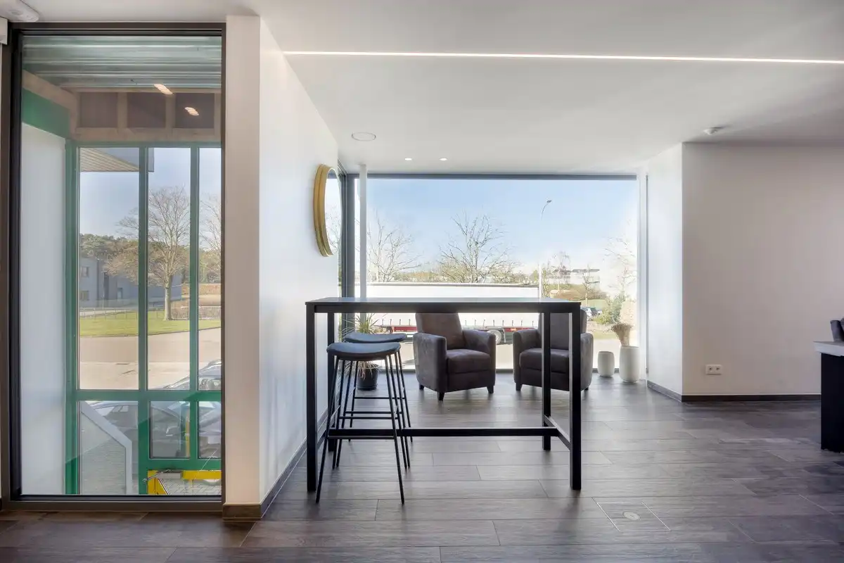 Grondig gerenoveerd KMO gebouw met magazijn en kantoorruimtes in Heverlee op een perceel van 11a19ca! – EPC -22,65 kWh/m² foto 18