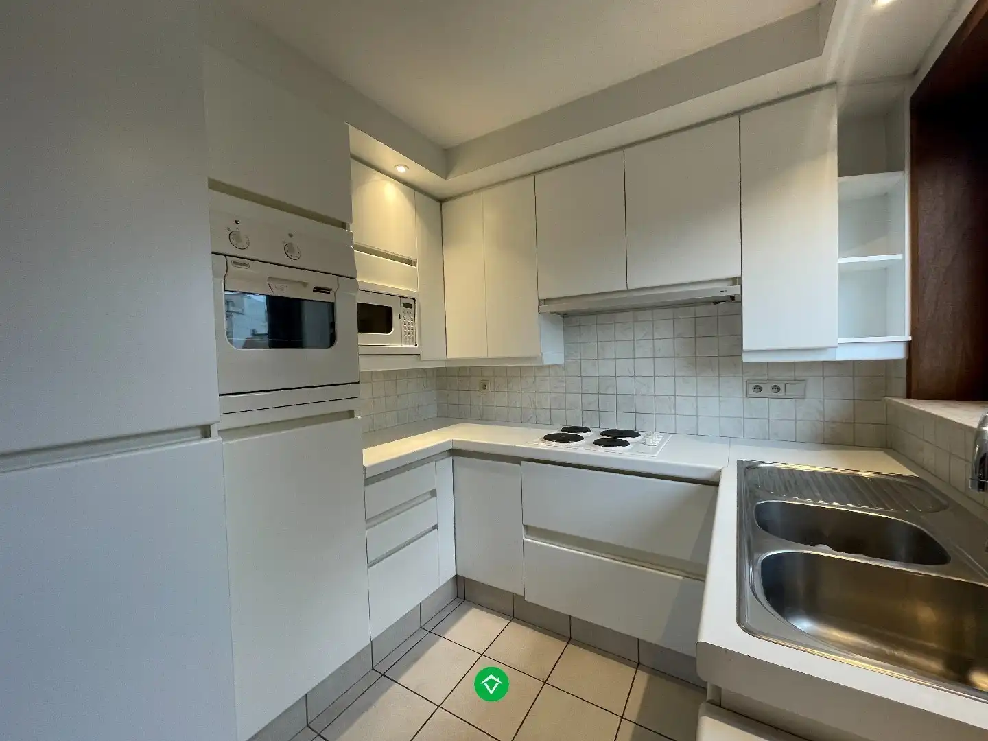Groot appartement met 2 slaapkamers en garage in centrum Roeselare  foto 6