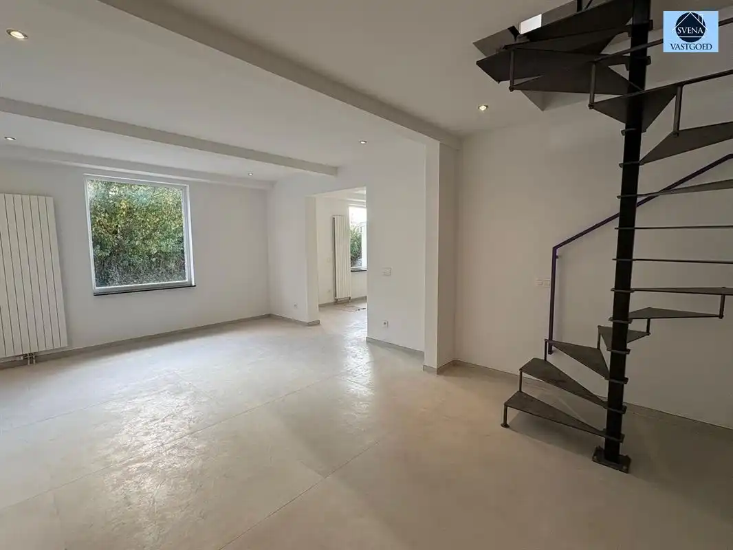 ZEER RUIME WONING MET 4 SLAAPKAMERS EN 2 GARAGES foto 12