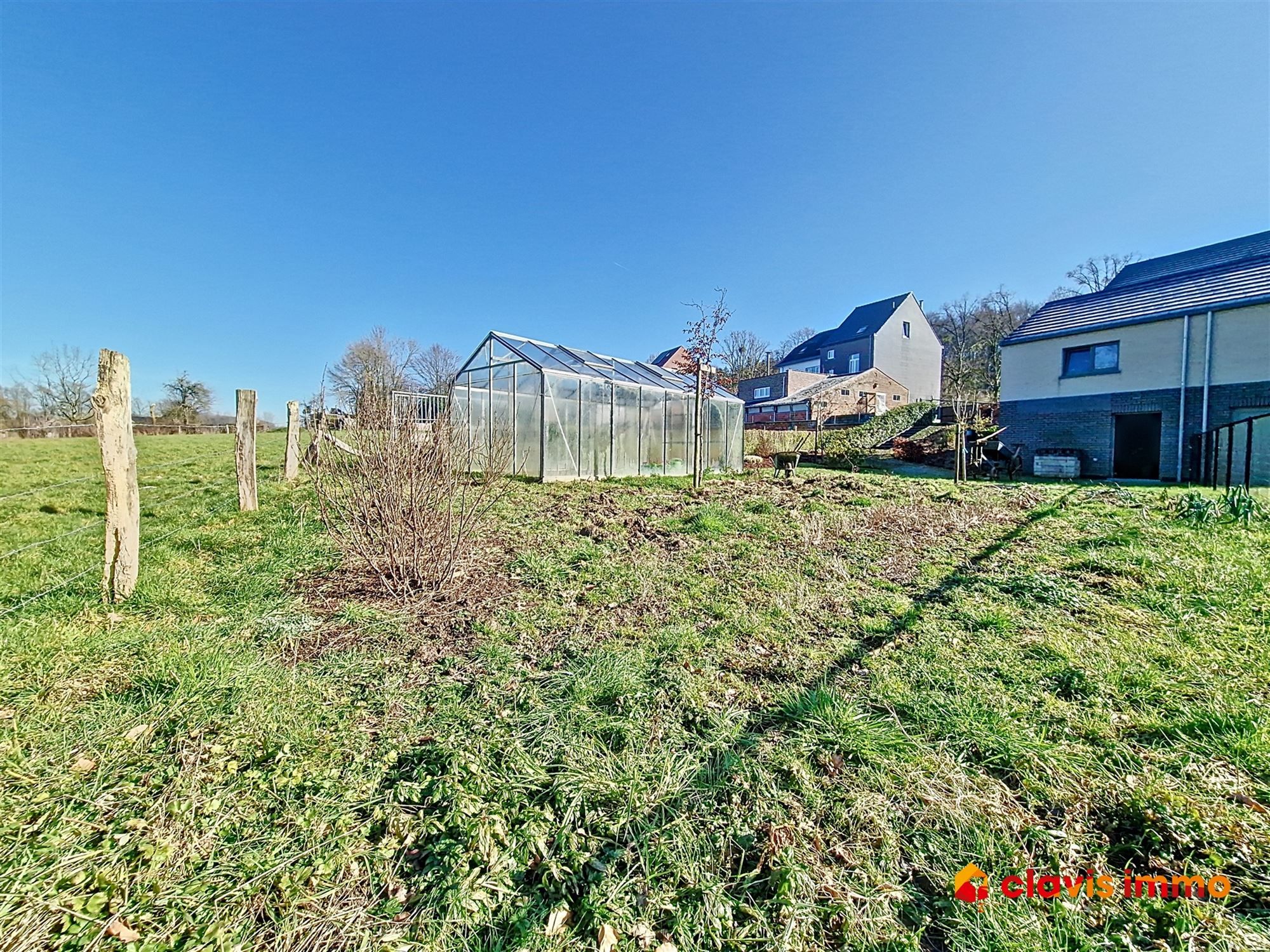 Aangename en recente woning (2022) met mooie tuin foto 28