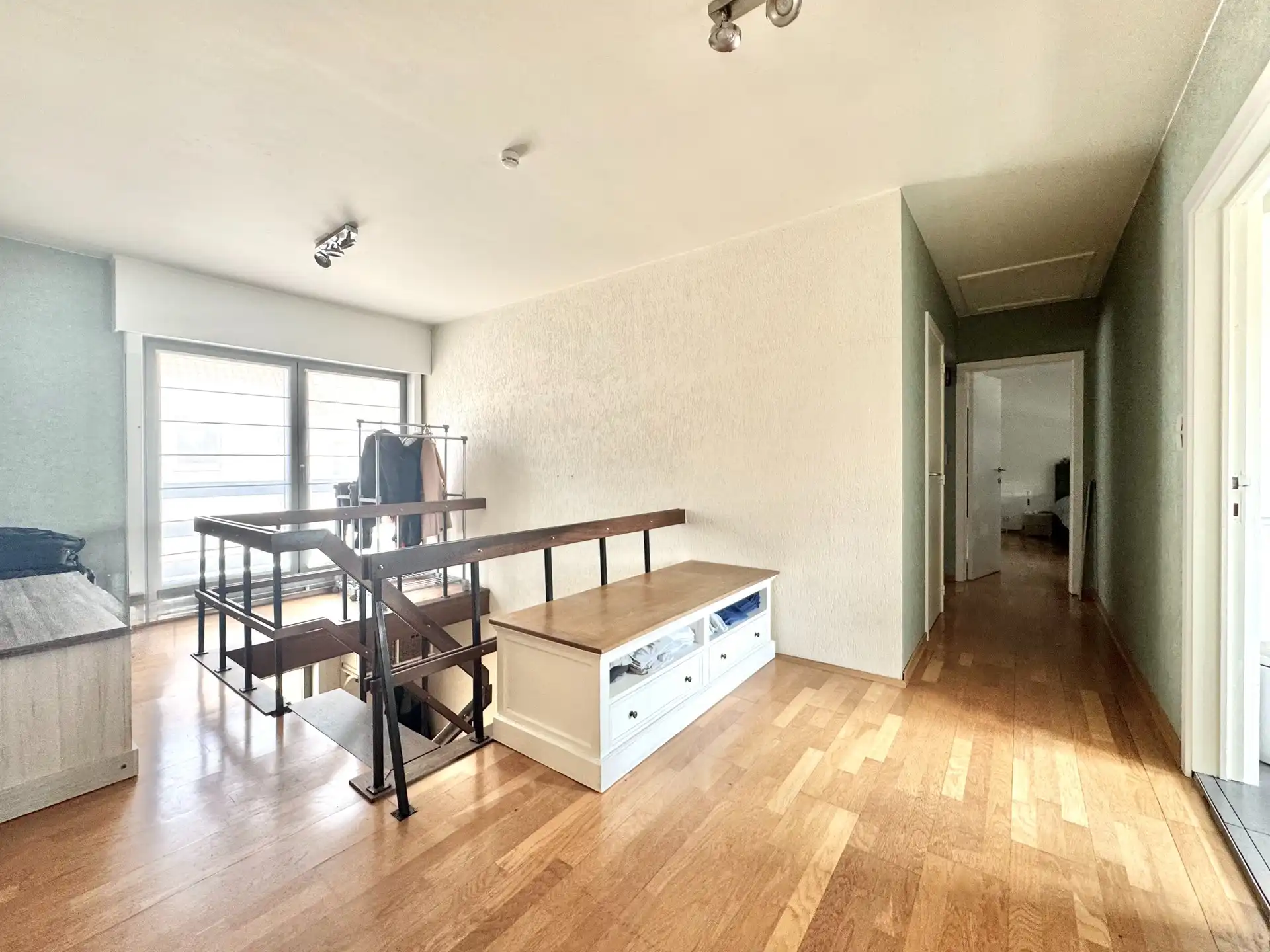 BREDE GEVEL- WOONST| HANDELSGELIJKVLOERS OF KANTOOR| DUBBELE GARAGE | TUIN |1.055 M² foto 29
