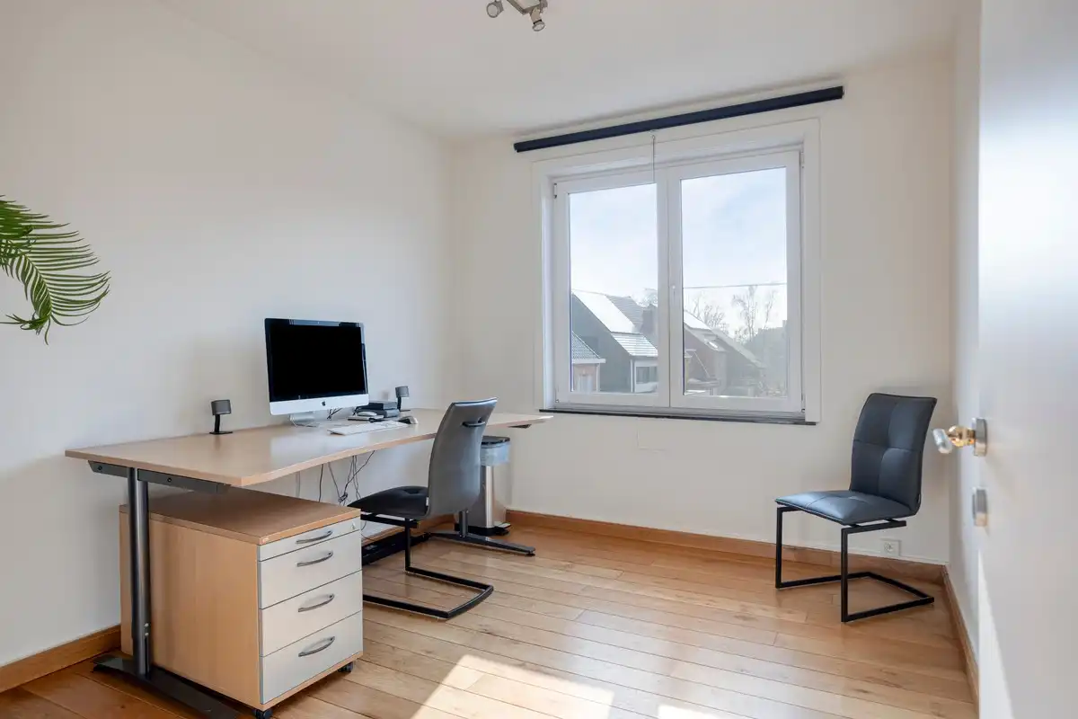 Centraal gelegen gerenoveerd 2-slaapkamerappartement met afsluitbare garagebox. foto 13