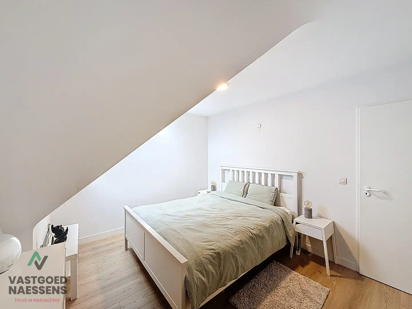 GEMEUBELD DUPLEX-APPARTEMENT MET 2 SLPK EN TERRAS  foto 13