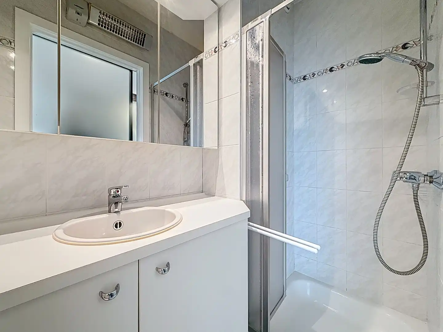 Lichtrijk appartement  op het 15de verdiep met frontaal zeezicht te Nieuwpoort. foto 8