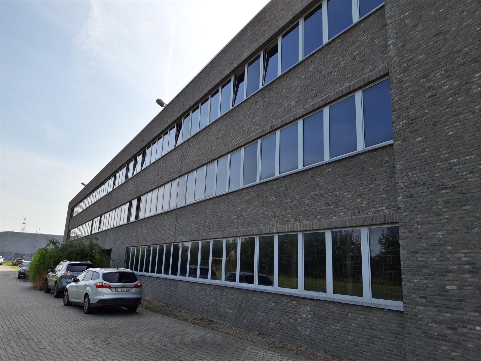 Magazijn, kantoren en toonzaal te huur in Aartselaar foto 46