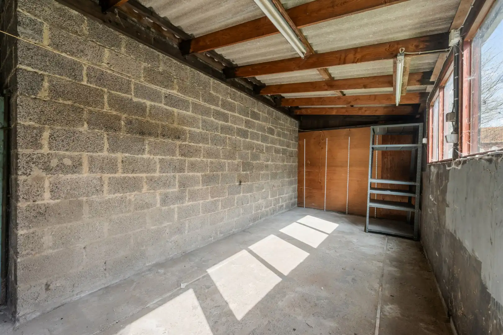 Woning met 3 slaapkamers, zolder, garage en tuin met uitweg in Dadizele-centrum foto 10