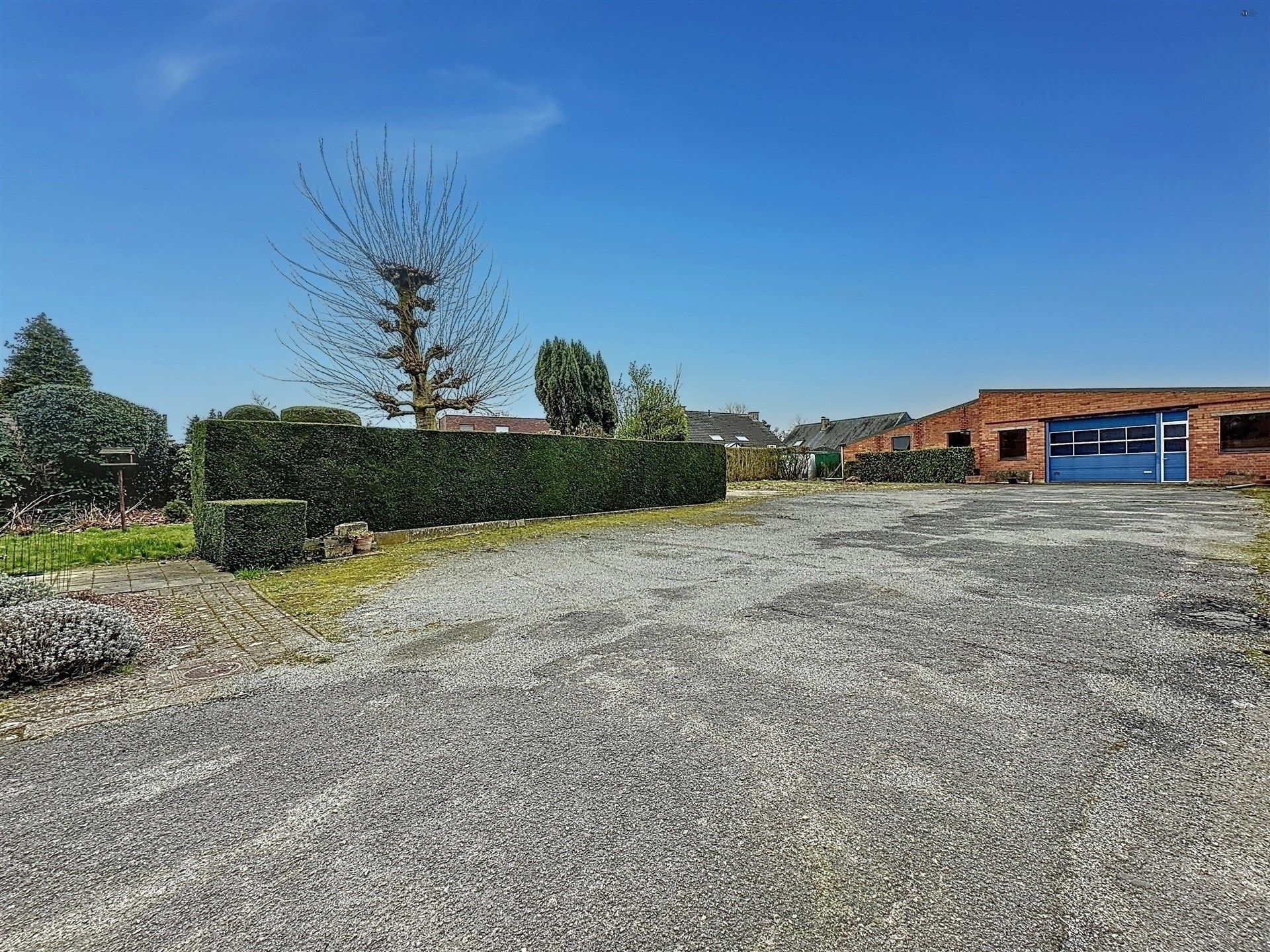 te renoveren woning met magazijn (220m²) op perceel van 1340m² foto 25