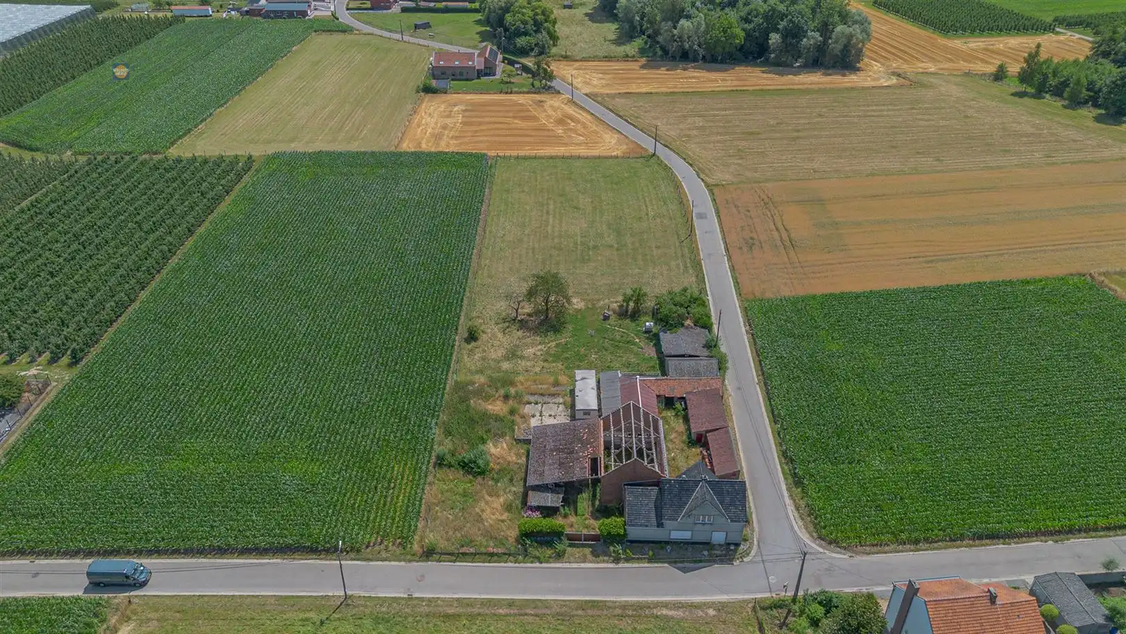 Te renoveren vierkantshoeve op toplocatie foto 2