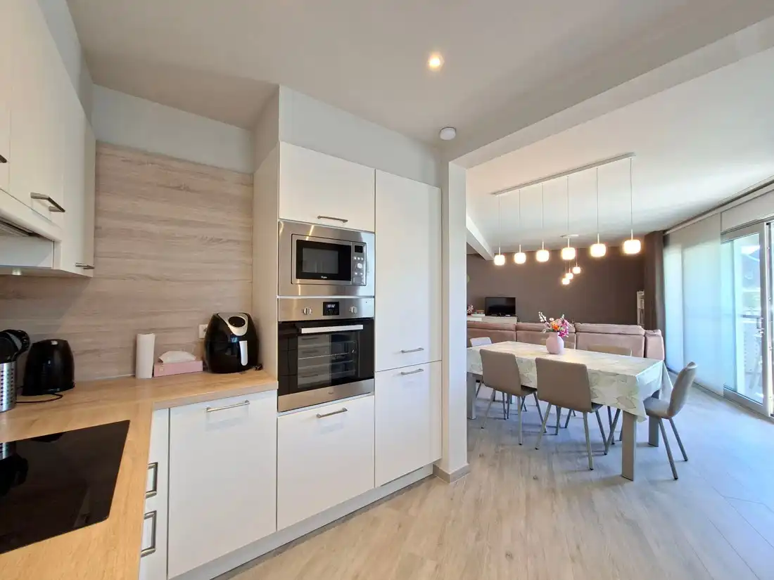 Instapklaar, smaakvol gerenoveerd appartement te Zonhoven foto 9