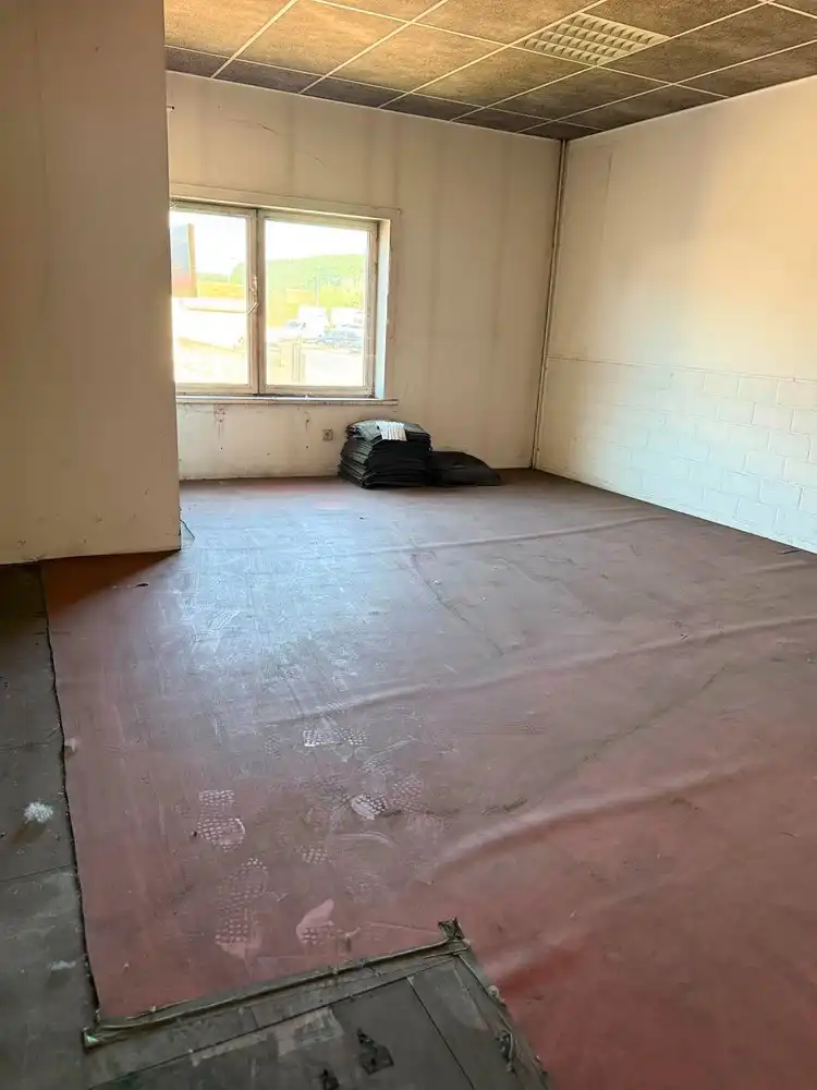 Magazijn met bureelruimtes en ruime parking te huur op toplocatie in Ninove PAMELSTRAAT OOST foto 9