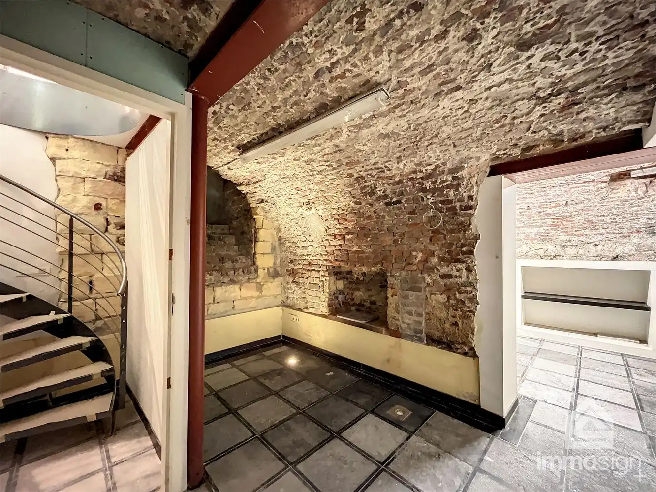 Prachtig handelspand met duplex midden in het centrum van Maaseik! foto 36