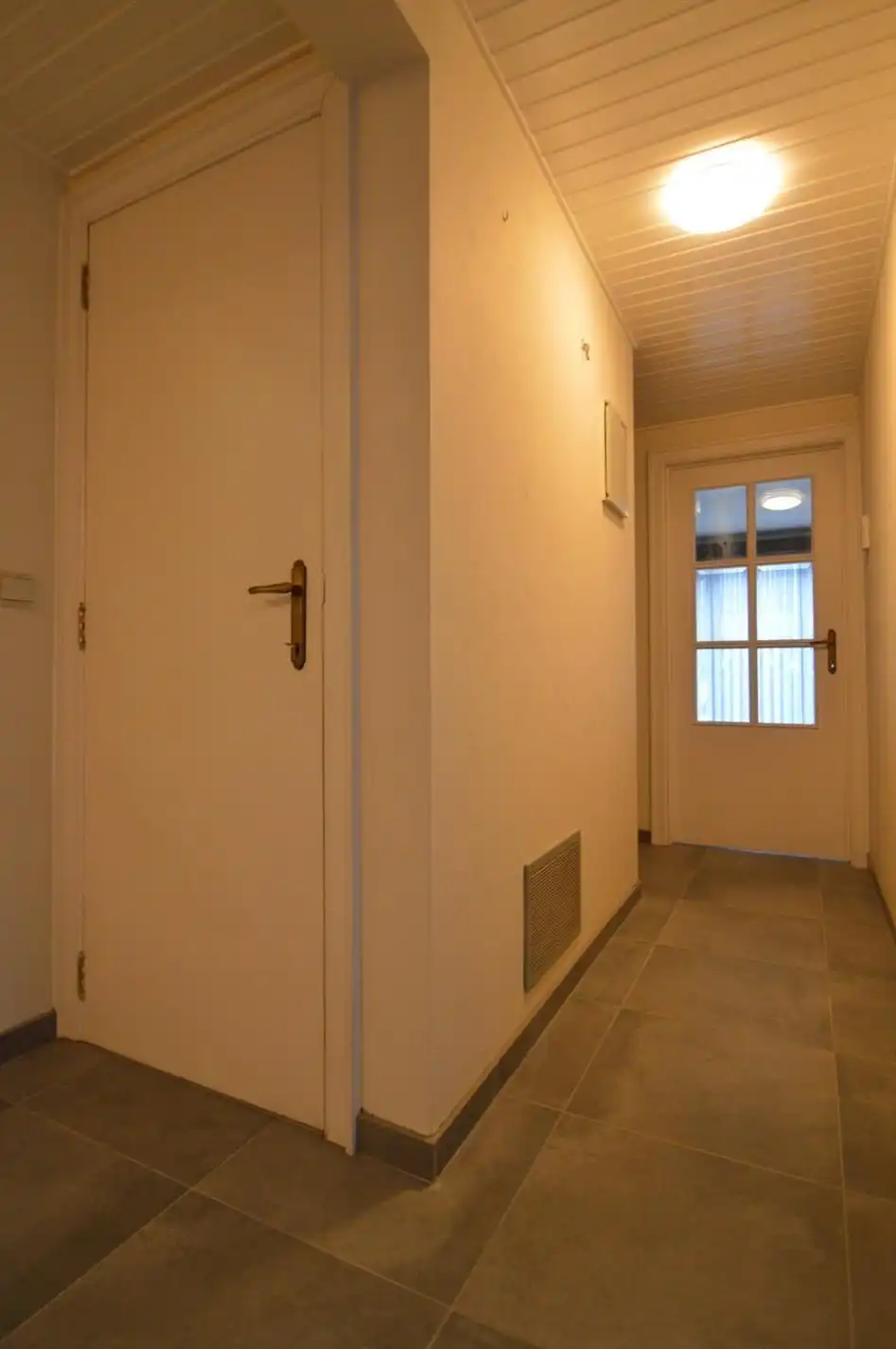 Degelijk en netjes gerenoveerd gelijkvloersappartement met 2 slaapkamers, terras en garage foto 4