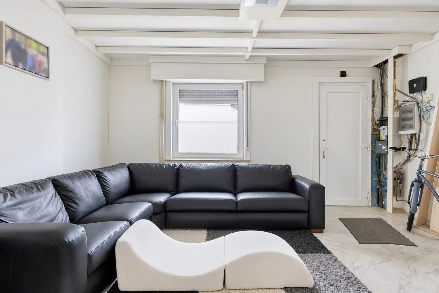 RUIME EN GERENOVEERDE WONING MET 4 SLAAPKAMERS EN WESTGERICHTE TUIN TE HALEN! foto 5