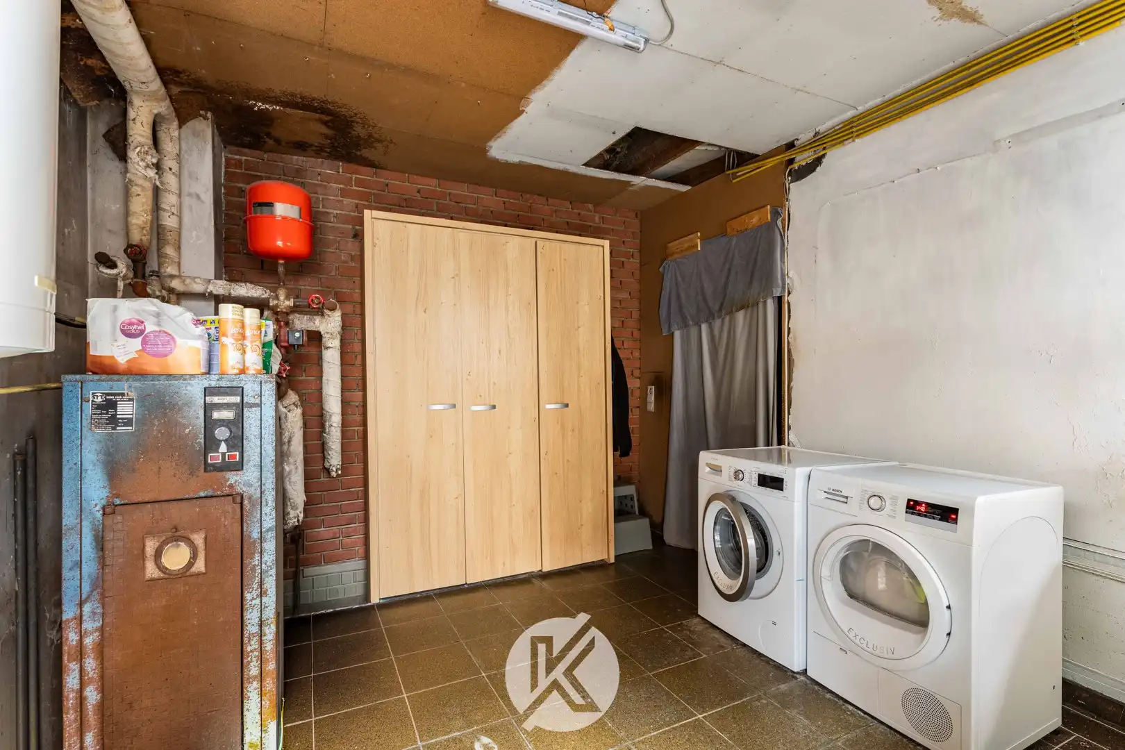 Interessante renovatiewoning op uniek perceel foto 12