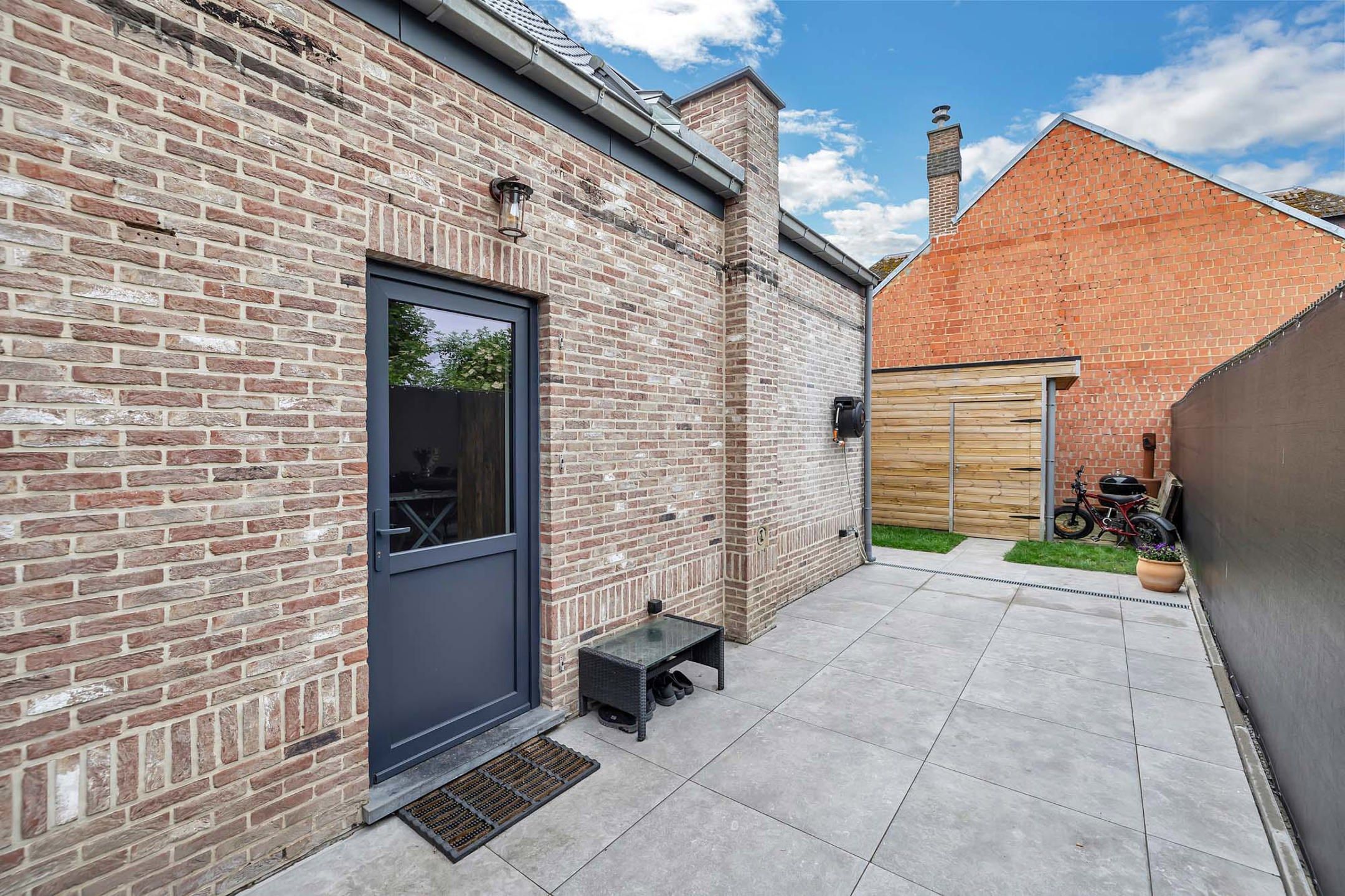 Instapklare woning in verkeersluwe straat foto 21