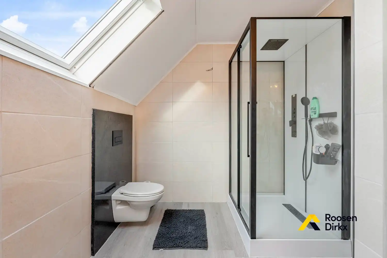 Solide woning met  4 slaapkamers en ruime garage op perceel van 734m² foto 26