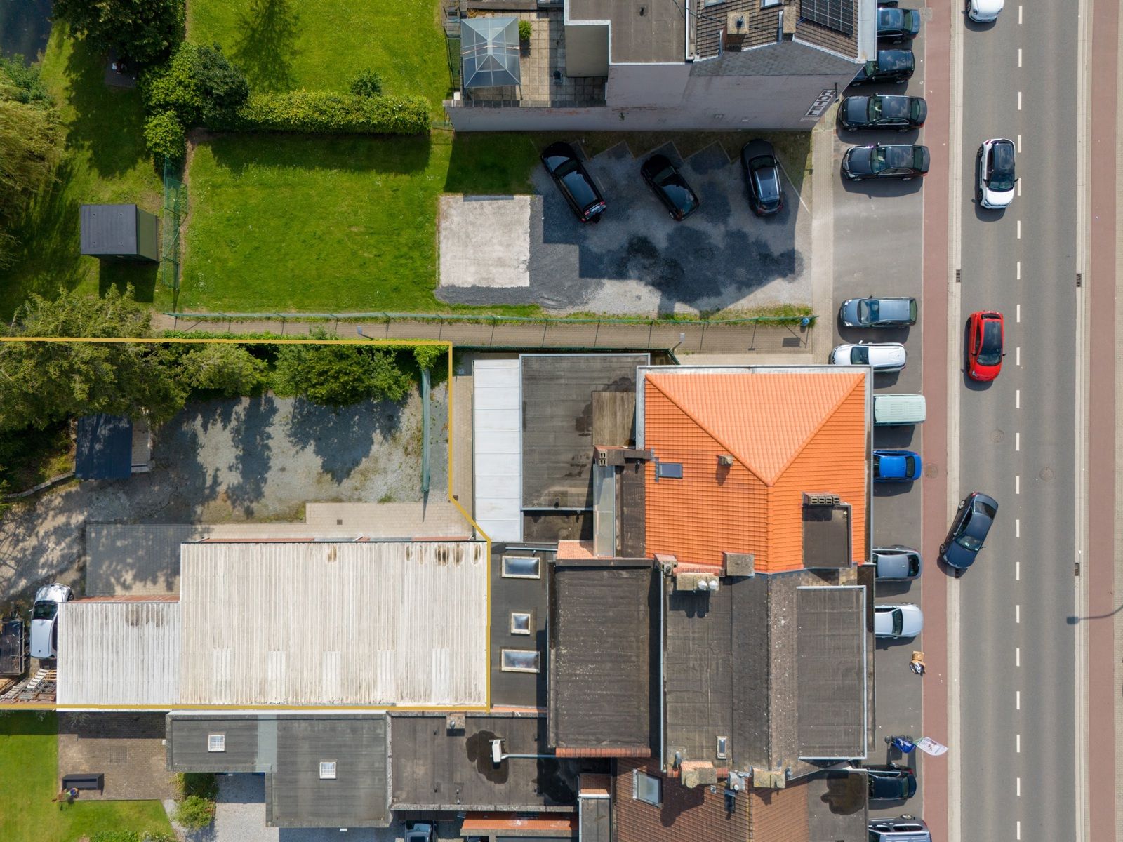 Lot van 1 magazijn, 3 garageboxen, 1 berging en 5 parkings foto 16