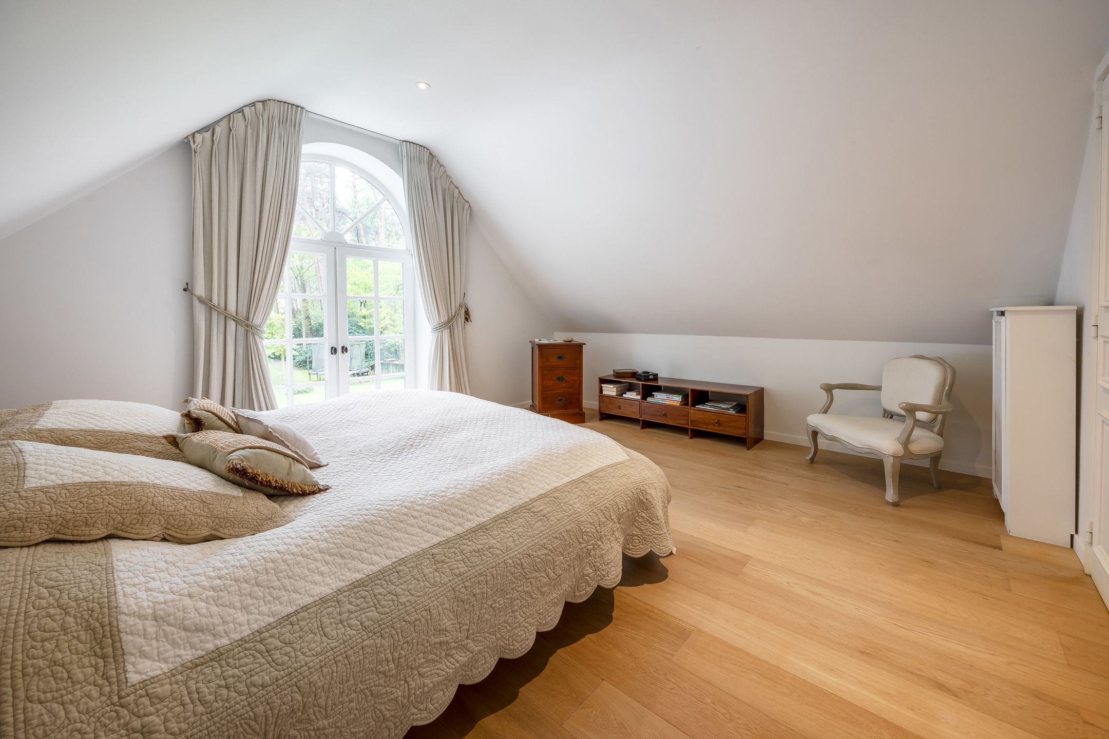 Stijlvolle villa met prachtige tuin op royaal perceel foto 21