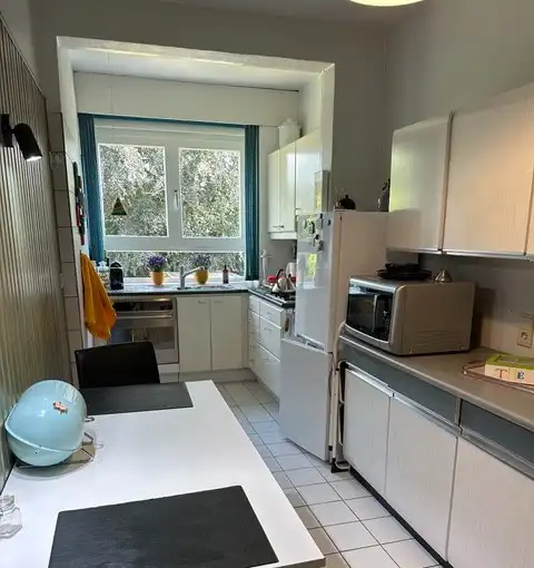 Groot woonhuis op 3 verdiepingen, bestaande uit 2 appartementen , met garage en grote tuin .  foto 12