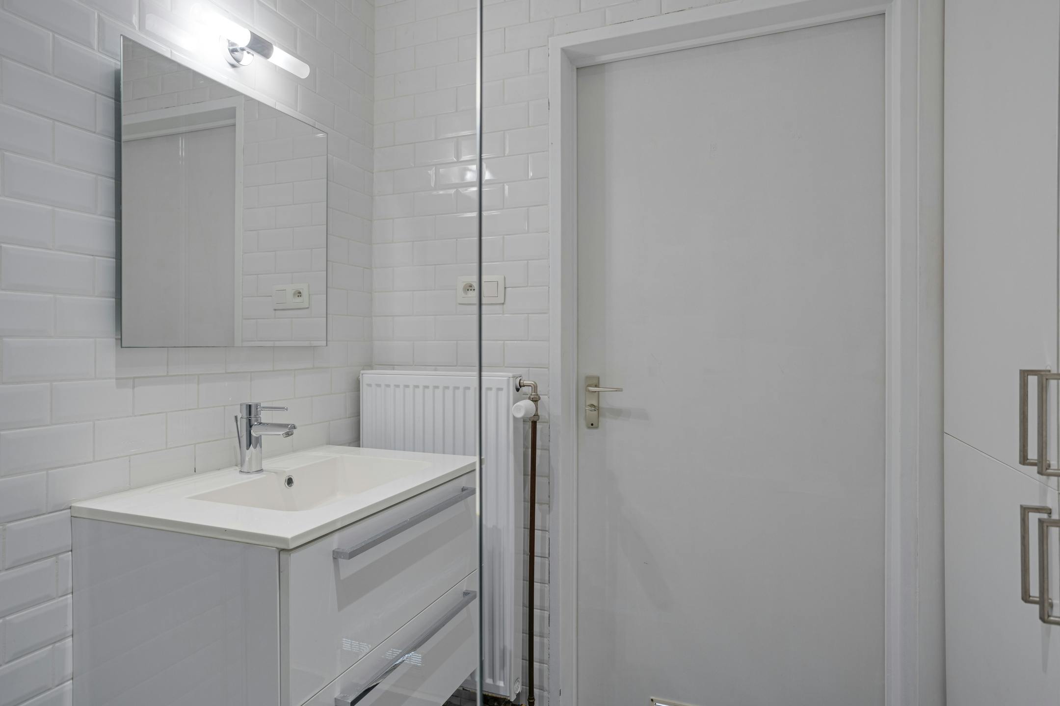  Appartement met 2 slaapkamers en garage te koop in Kapellen! foto 9