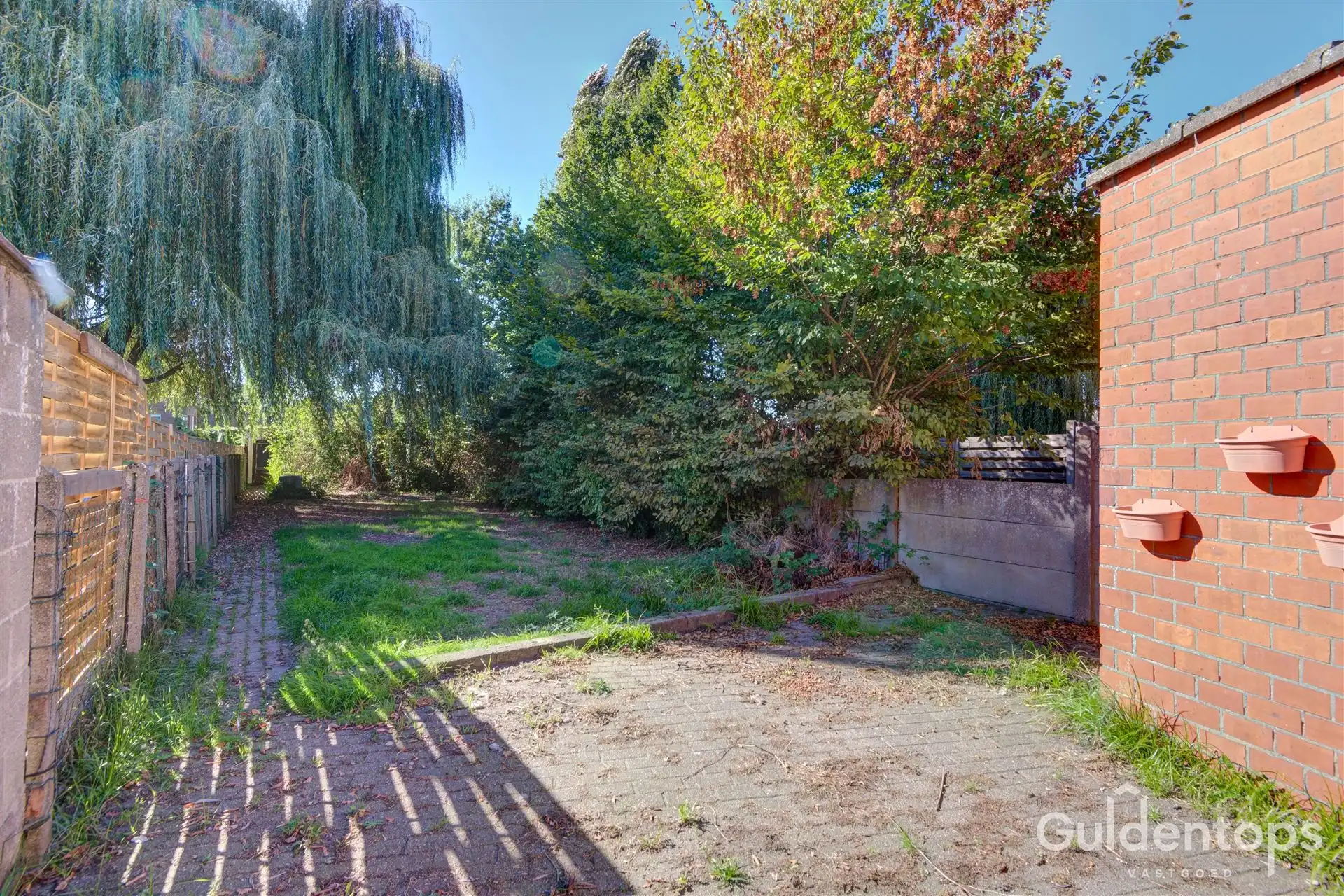 Te renoveren gezinswoning met 3 slaapkamers en grote tuin. foto 17