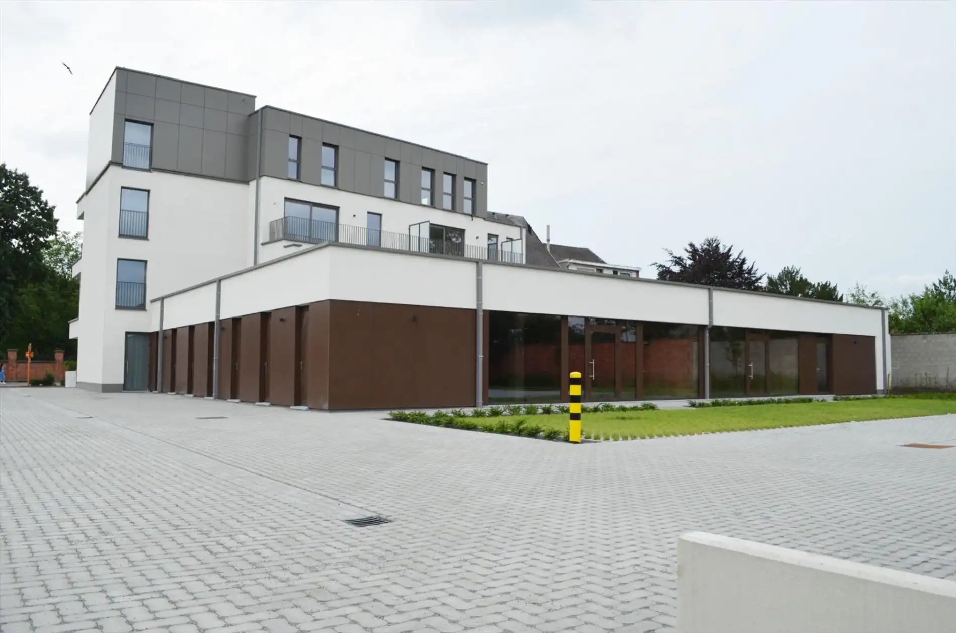 Bijna-enegieneutraal quasi nieuwbouw appartement met drie slaapkamers foto 2