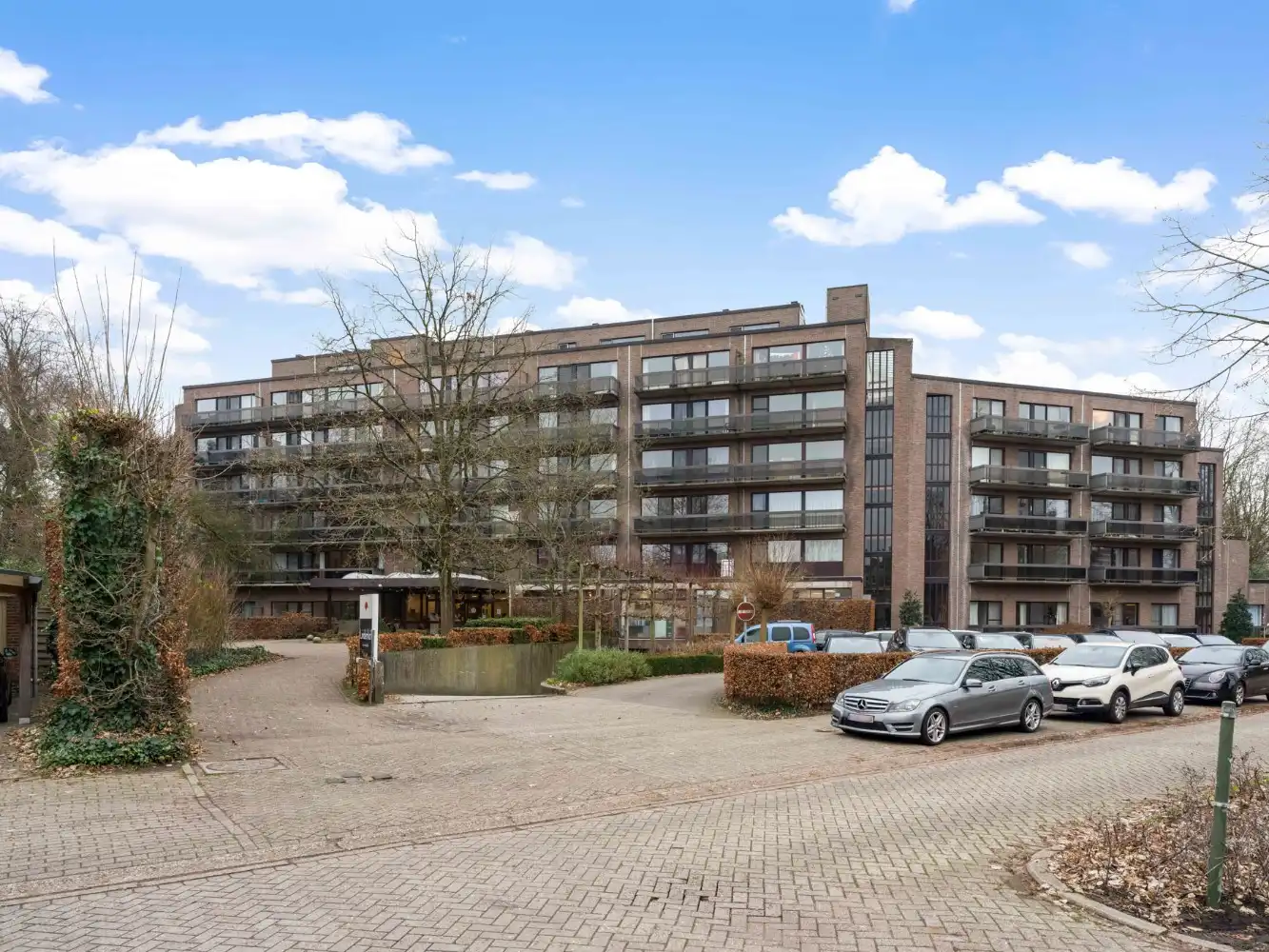 Keurige serviceflat op 5e verd. met terras foto 18